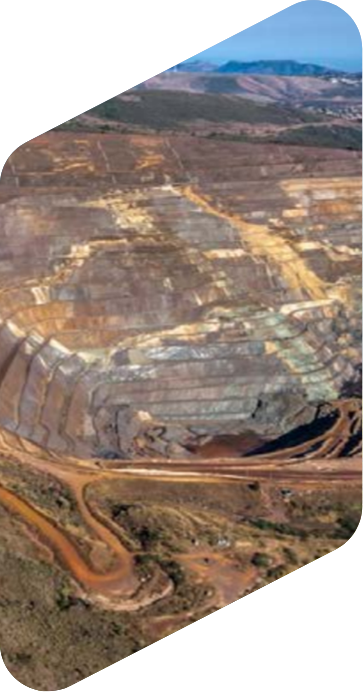 Foto aérea de uma mina aberta